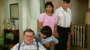 Unerw&uuml;nschter Familienzuwachs: Guido (Ernest Borgnine), Lan (Haunani Minn), und Michael (Ernie Reyes Jr.) haben es schwer mit Clancy (Eugene Roche)