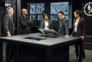 Patrick St. Esprit (Robert Hicks), Shemar Moore (Daniel 'Hondo' Harrelson), MC Lyte (Special Agent Katrina 'K.C.' Walsh), Peter Facinelli (Michael Plank), Stephanie Sigman (Jessica Cortez).