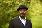 Alec Mercer (Jesse L. Martin)