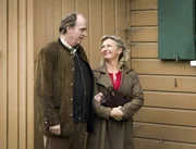 Der heimatverbundene Kommissar Kluftinger (Herbert Knaup) hat nicht so recht Lust, mit seiner Frau Erika (Margret Gilgenreiner) in den Spanienurlaub zu fahren.; ARD Degeto MILCHGELD. EIN KLUFTINGERKRIMI, am Samstag (05.10.24) um 02:25 Uhr im ERSTEN. Der heimatverbundene Kommissar Kluftinger (Herbert Knaup) hat nicht so recht Lust, mit seiner Frau Erika (Margret Gilgenreiner) in den Spanienurlaub zu fahren. &copy; ARD Degeto/BR/Hagen Keller, honorarfrei - Verwendung gem&auml;&szlig; der AGB im engen inhaltlichen, redaktionellen Zusammenhang mit genannter Degeto-Sendung und bei Nennung "Bild: ARD Degeto/BR/Hagen Keller" (S2). ARD Degeto/Programmplanung und Presse, Tel: 069/1509-335, degeto-presse@degeto.de