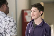 Kenneth (Cedric Yarbrough, l.); Ray DiMeo (Mason Cook, r.)