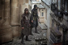 Cal Lynch alias Aguilar (Michael Fassbender, l.); Maria (Ariane Labed, r.)