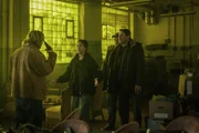 François sieht keinen Ausweg mehr: (l-r) Marcus Mislin als François Zeyssolff, Meryl Marty als Agotha Bayani, Dardan Sadik als Milan Giokaj, Roeland Wiesnekker als Leo Brand