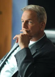Ein neuer Fall beschäftigt Gibbs (Mark Harmon) und sein Team ...