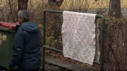 Fast verschwunden ist auch die sogenannte Klopfstange, zum Ausklopfen von Teppichen.