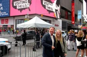 Entertainment Managerin Corina von Wedel besucht mit Schlagerstar Patrick Lindner den Times Square in New York City.