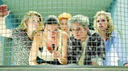v.li. Vivi (Annette Frier), Walter (Katy Karrenbauer), Professor (Ana Fonell), Uschi (Barbara Freier) und Lollo (Isabella Schmid)