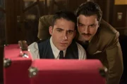 Alberto Márquez (Miguel Ángel Silvestre, r.) Mateo Ruiz (Javier Rey, r.)