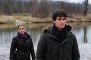 Theresa (Ines Lutz, l.); Moritz (Daniel Fünffrock, r.)