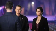 Eine Ballerina hängt tot am Seilzug ihres Theaters. Die Detectives (v.l.) Don Flack (Eddie Cahill), Jo Danville (Sela Ward) und Mac Taylor (Gary Sinise) ermitteln.