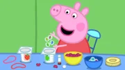 Heute sind Peppa und ihre Freunde in der Spielgruppe und Madame Gazelle will mit ihnen musizieren. Aber sie spielen nicht mit normalen Insrumenten, sondern müssen ihre eigenen Instrumente bauen. Peppa bastelt aus allem möglichen Krimskrams tolle Instrumente.