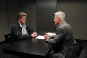 Gibbs (Mark Harmon, r.) und sein Team ermitteln in einem neuen Fall und stoßen dabei auf Vince Westfal (Sam McMurray, l.). Doch hat er etwas damit zu tun?