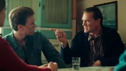 Alfred Freese (David Bredin) weist seinen Neffen Werner (Nevio Wendt) zurecht.