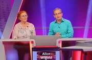 Moderator Florian Weber stellt im SWR Wissensquiz „Meister des Alltags“ die Alltagstauglichkeit seiner prominenten Kandidaten auf die Probe. „Meister des Alltags“ spendet seinen Gewinn einem guten Zweck. v.li.  Alice Hoffmann & Wigald Boning.