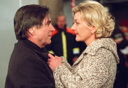 Rainer Maria (Elmar Wepper) will die Liebe seiner Frau Sandra (Saskia Vester) zur&uuml;ck gewinnen.
