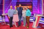 Moderator Florian Weber stellt in seinem SWR Wissensquiz „Meister des Alltags“ die Alltagstauglichkeit seiner prominenten Kandidaten auf die Probe. „Meister des Alltags“ spendet seinen Gewinn einem guten Zweck. v.li.: Bodo Bach, Enie van de Meiklokjes, Florian Weber, Alice Hoffmann und Wigald Boning.