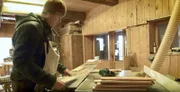 Bernhard Maurer in seiner Werkstätte.