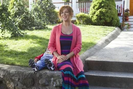 Deanne McKenzie (Maya Rudolph)