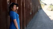 Yasmin ist Autistin und hat Schwierigkeiten mit anderen Menschen zu kommunizieren. Vor der Kamera jedoch ist sie ganz locker.