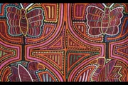 Die bunte Nähkunst Panamas: Seit vielen Jahren pflegen die Frauen der indigenen Kuna ein Kunsthandwerk, bei dem Stoffreste mehrlagig miteinander vernäht werden, bis sie Motive ergeben.