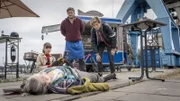 Sven und Jonny sind erleichtert: Lou (links) hat Frau Lüders das Leben gerettet.