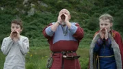 Olaf, König Sigurd und Gudrun (Sophie Ryder) versuchen die Robben anzulocken.