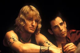 Als ihm ausgerechnet sein sch&auml;rfster Konkurrent Hansel (Owen Wilson, l.) die hei&szlig;begehrte Auszeichnung "Male Model of the Year" wegschnappt, macht sich der gemeine Modezar Mugatu  die angeborene Naivit&auml;t des Models Derek Zoolander (Ben Stiller, r.) zu Nutzen ...
