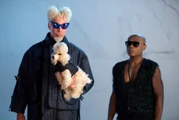 L-R: Jacobim Mugatu (Will Ferrell) und Todd (Nathan Lee Graham)