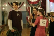 Eigentlich wollte Dean (Jared Padalecki, l.) Lorelai (Lauren Graham, M.) und Rory (Alexis Bledel, r.) anfeuern, damit sie Kirk beim Tanzmarathon vom Thron vertreiben können, doch dann kommt alles ganz anders ...