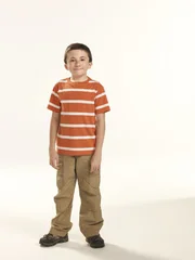 (3. Staffel) - Mit anderen Menschen hat es Brick (Atticus Shaffer) nicht so wirklich, daf&uuml;r mag er B&uuml;cher umso mehr ...