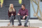 Das Makler-Paar Christina (l.) und Tarek (r.) El Moussa kaufen preiswert heruntergekommene Häuser und renovieren sie mit all ihrer Energie und Kreativität. Anschließend verkaufen sie die Häuser weiter und hoffen auf einen lohnenswerten Gewinn. Das Ehepaar verwandelt so manche Bruchbude in einen Traumpalast ...