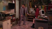 Lewbert (Jeremy Rowley), Carly Shay (Miranda Cosgrove)