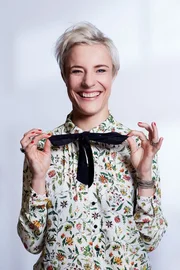 Von kulinarischen K&uuml;chen-Expeditionen und -Experimenten &uuml;ber spektakul&auml;re DIY-Highlights und faszinierende Technik-Gadgets bis hin zu Mythen und Ph&auml;nomenen des Alltags und der Frage, was wirklich dahinter steckt - Moderatorin Seraphina Kalze und ihr Team stillen regelm&auml;&szlig;ig den Wissendurst der Zuschauer.