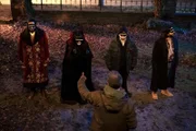(v.l.n.r.) Nandor (Kayvan Novak); Nadja (Anastasia Demetriou); Guillermo (Harvey Guillén); Laszlo (Matt Berry)