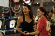 Noch ahnen Lorelai (Lauren Graham, l.) und Rory (Alexis Bledel, r.) nicht, dass der Tanzmarathon im Desaster enden wird ...