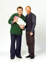 Cameron Tucker (Eric Stonestreet, l.); Mitchell Pritchett (Jesse Tyler Ferguson, r.)