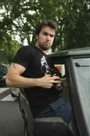 Zusammen mit seinen Freunden will Mac (Rob McElhenney) einen Road Trip starten, aber plötzlich eskaliert ein Streit ...