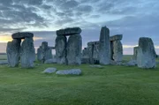 Stonehenge: eine architektonische Meisterleistung. Bis zu 25 Tonnen schwere Steine schichteten die Menschen vor 5000 Jahren aufeinander. Wie und wozu bleibt ein Rätsel.