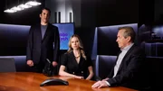 l-r: Jordan Bridges als Todd Wagner, Leigh DeLollis als Aimee Addabbo, und Steve Blanchard als Alexander Addabbo