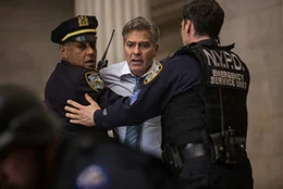 L-R: Captain Powell (Giancarlo Esposito), Lee Gates (George Clooney)