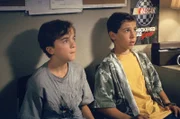 L-R: Malcolm (Frankie Muniz), Reese (Justin Berfield)