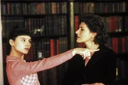 Ob Suzon (Virginie Ledoyen) die gute Pierrette (Fanny Ardant) hier in die richtige Richtung weist?