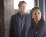 Richard Castle (Nathan Fillion, l), Captain Victoria Gates(Penny Johnson Jerald)