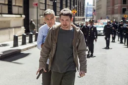 Lee Gates (George Clooney), Kyle Budwell (Jack O'Connell)