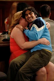 Raj Koothrappali (Kunal Nayyar, r)