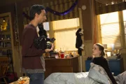 Mit einer List will Britta (Gillian Jacobs, r.) Abed (Danny Pudi, l.) auf ihre Seite bringen und eine Party im Apartment veranstalten, doch bald schon wird sie ihre Täuschung bereuen ...