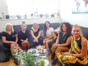 V.l.: Michelle, Magdalena, Ella, Ina, Shoppingbegleitung Gabriele, Kandidatin Gabriela
