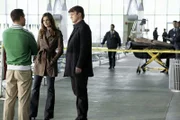 l-r: Coach Rome(Erik Palladino), Kate Beckett(Stana Katic), Richard Castle(Nathan Fillion)