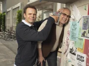 (1. Staffel) - Genießen das Studentenleben: Jeff Winger (Joel McHale, l.) und Pierce Hawthorne (Chevy Chase, r.) ...