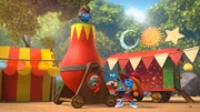 Clumsy will zum Zirkus gehen um dort zu lernen, nicht immer so tollpatschig zu sein.